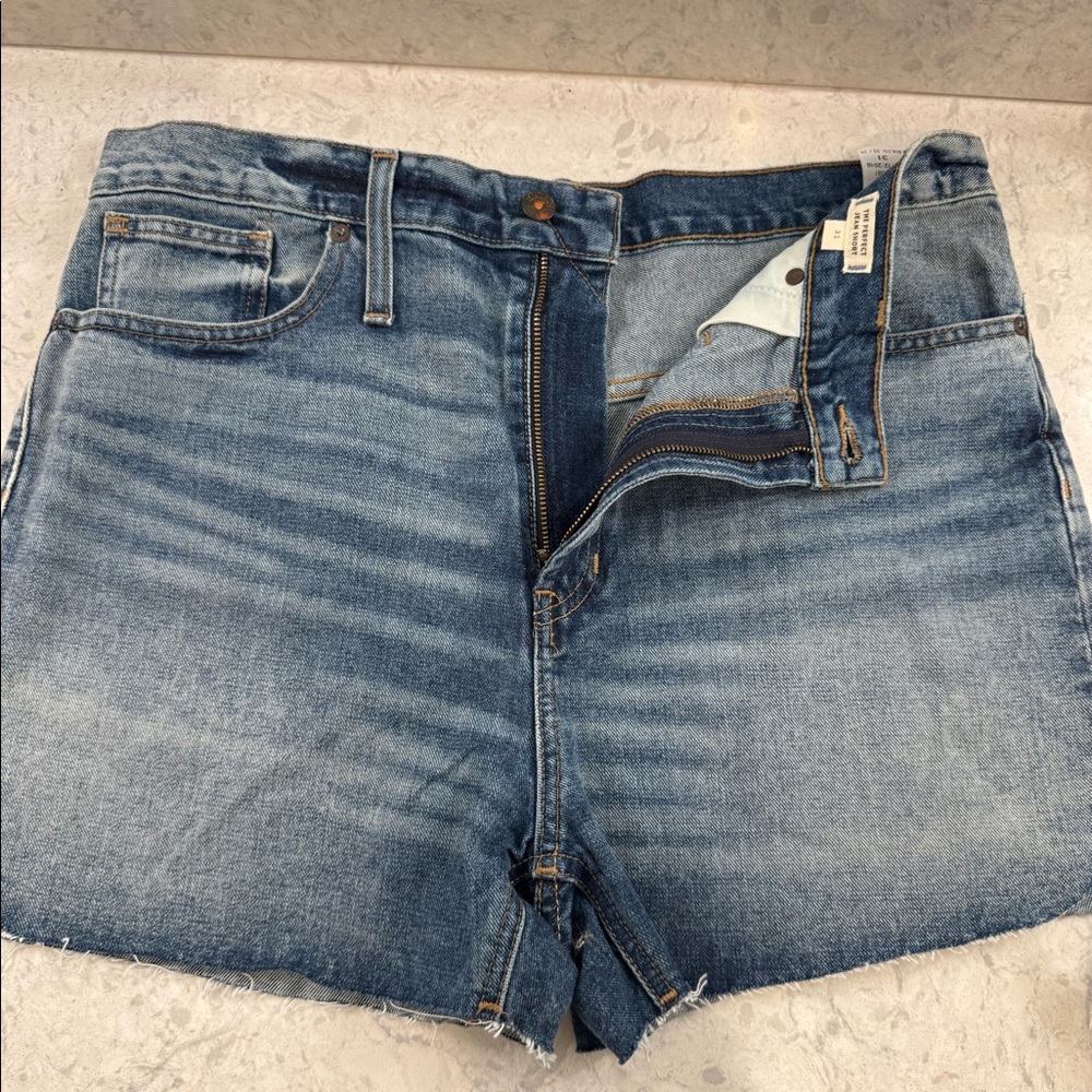 Madewell Shorts NWOT size 31- the perfect Jean shorts